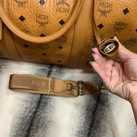 { MCM } Weekender Large Visetos Carry On Duffel - Picture 6 of 8